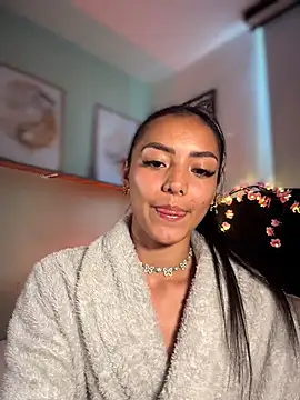 Snapshot of im-isabella chatting on February 5, 2026, 9:21 pm im-isabella online show from February 5, 2026, 9:21 pm