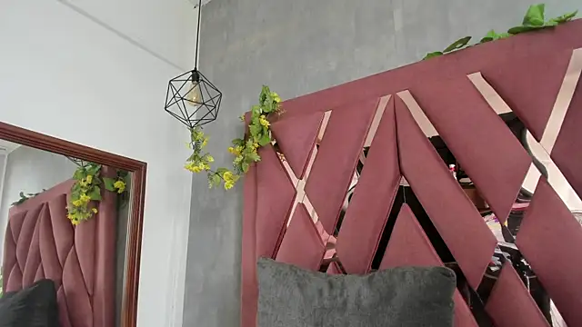 Snapshot of viollettaa_ chatting on April 7, 2026, 7:04 pm viollettaa online show from April 7, 2026, 7:04 pm