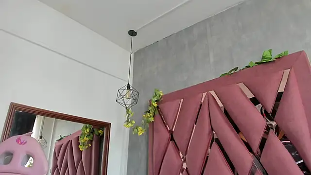 Snapshot of viollettaa_ chatting on April 13, 2026, 6:45 pm viollettaa online show from April 13, 2026, 6:45 pm