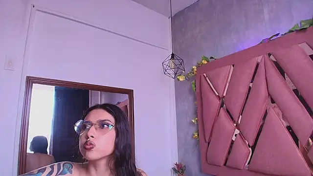 Snapshot of viollettaa_ chatting on September 16, 2025, 7:04 pm viollettaa online show from September 16, 2025, 7:04 pm
