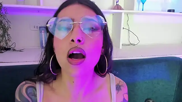 Snapshot of viollettaa_ chatting on March 8, 2026, 3:37 pm viollettaa online show from March 8, 2026, 3:37 pm