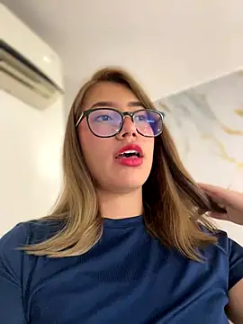 Snapshot of sara_calderon chatting on September 16, 2025, 1:23 pm sara calderon online show from September 16, 2025, 1:23 pm