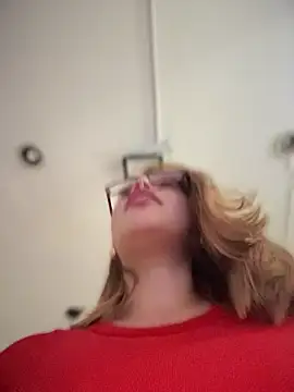 Snapshot of sara_calderon chatting on November 21, 2025, 1:32 pm sara calderon online show from November 21, 2025, 1:32 pm