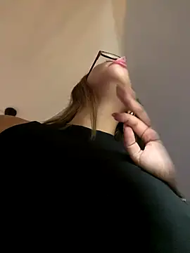 Snapshot of sara_calderon chatting on October 8, 2025, 1:23 pm sara calderon online show from October 8, 2025, 1:23 pm