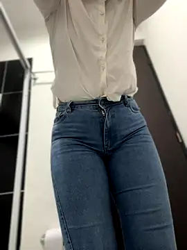 Snapshot of sara_calderon chatting on September 10, 2025, 1:21 pm sara calderon online show from September 10, 2025, 1:21 pm