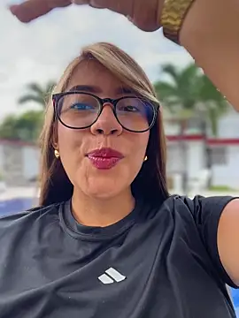 Snapshot of sara_calderon chatting on October 9, 2025, 1:22 pm sara calderon online show from October 9, 2025, 1:22 pm