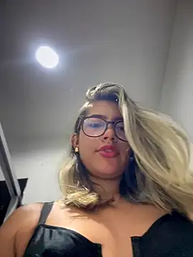 Snapshot of sara_calderon chatting on September 13, 2025, 1:22 pm sara calderon online show from September 13, 2025, 1:22 pm