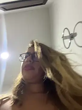 Snapshot of sara_calderon chatting on November 6, 2025, 1:26 pm sara calderon online show from November 6, 2025, 1:26 pm