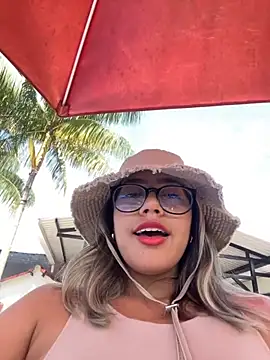 Snapshot of sara_calderon chatting on September 14, 2025, 3:01 pm sara calderon online show from September 14, 2025, 3:01 pm