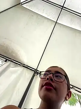 Snapshot of sara_calderon chatting on October 22, 2025, 1:21 pm sara calderon online show from October 22, 2025, 1:21 pm