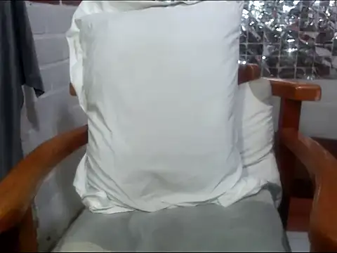 rose-crystal online show from October 24, 2025, 12:20 am