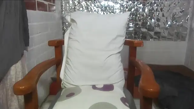 Snapshot of rose-crystal chatting on October 4, 2025, 11:39 pm rose-crystal online show from October 4, 2025, 11:39 pm