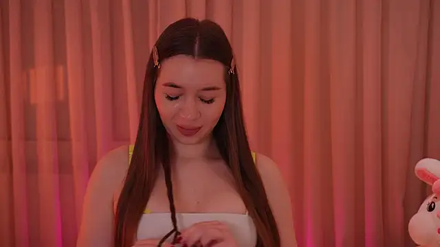 Snapshot of LiaGotti chatting on December 2, 2025, 5:36 pm LiaGotti online show from December 2, 2025, 5:36 pm