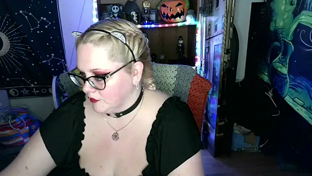 Snapshot of Kinky_Witch chatting on April 16, 2026, 1:06 am Kinky Witch online show from April 16, 2026, 1:06 am