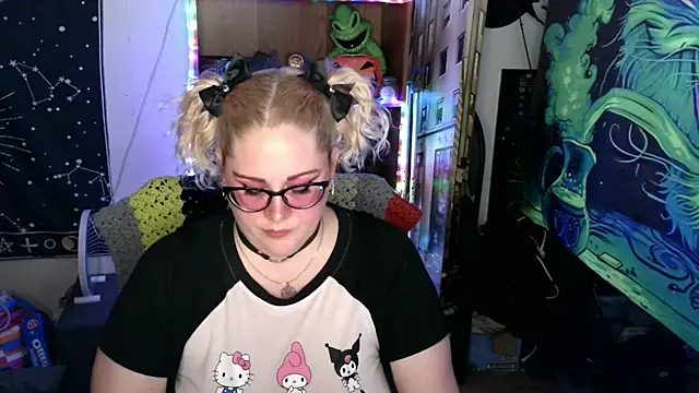 Snapshot of Kinky_Witch chatting on April 17, 2026, 4:32 pm Kinky Witch online show from April 17, 2026, 4:32 pm