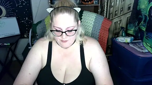Snapshot of Kinky_Witch chatting on May 19, 2026, 4:25 pm Kinky Witch online show from May 19, 2026, 4:25 pm