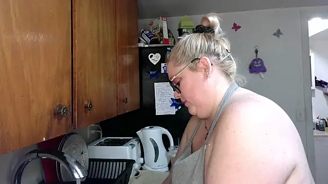 Snapshot of Kinky_Witch chatting on April 30, 2026, 6:04 pm Kinky Witch online show from April 30, 2026, 6:04 pm