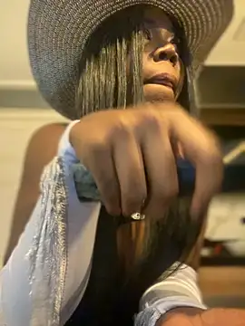 Alexia 24 online show from November 1, 2025, 3:35 am