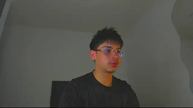Snapshot of Maximo_Miller chatting on November 2, 2025, 6:46 pm Maximo Miller online show from November 2, 2025, 6:46 pm