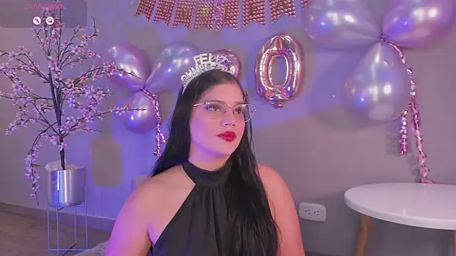 Snapshot of Hailey-Fox chatting on June 6, 2026, 10:37 pm Hailey-Fox online show from June 6, 2026, 10:37 pm