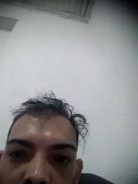 GuilhermeYuree online show from September 13, 2025, 9:20 am