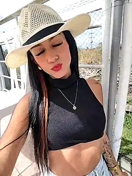 Juliana Xander online show from November 25, 2025, 2:50 pm