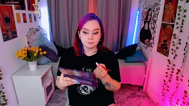 lunaalli online show from November 29, 2025, 2:28 pm