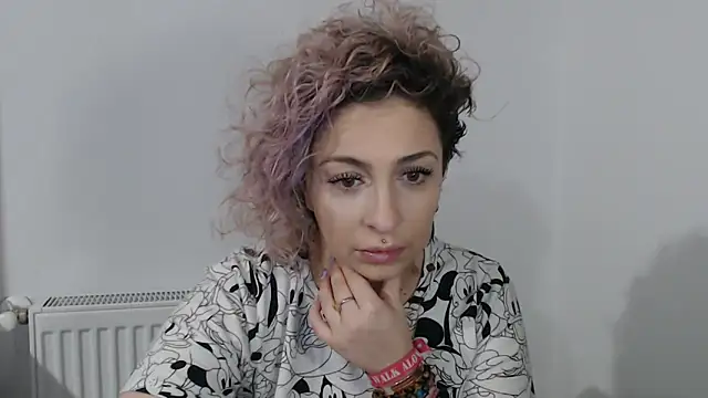 Snapshot of AAARUNY chatting on February 22, 2026, 4:41 pm AAARUNY online show from February 22, 2026, 4:41 pm