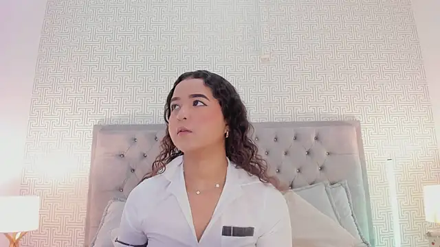 Snapshot of Evaa_Lunna_ chatting on March 18, 2026, 8:10 pm Evaa Lunna online show from March 18, 2026, 8:10 pm