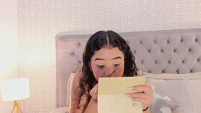 Snapshot of Evaa_Lunna_ chatting on March 20, 2026, 8:43 pm Evaa Lunna online show from March 20, 2026, 8:43 pm