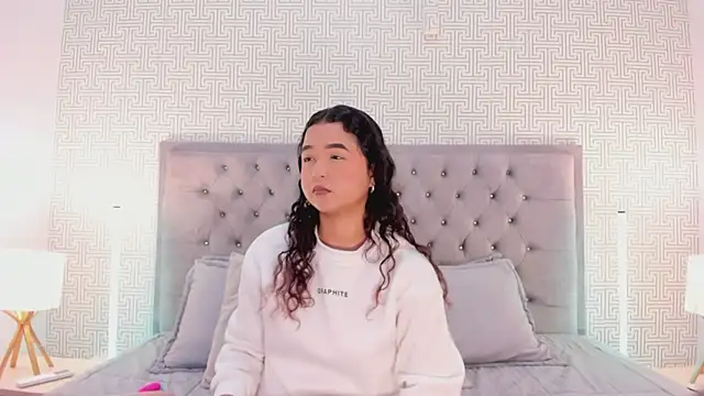 Snapshot of Evaa_Lunna_ chatting on March 2, 2026, 8:27 pm Evaa Lunna online show from March 2, 2026, 8:27 pm