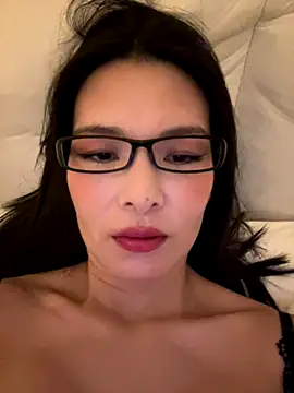 Ninazhang online show from November 12, 2025, 12:59 am