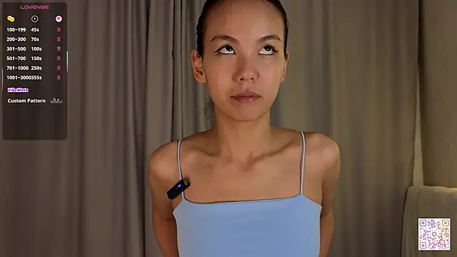 AlodiaAxley online show from November 28, 2025, 6:08 pm