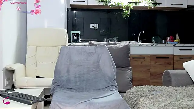 Anna glamlovely online show from March 18, 2026, 12:51 pm