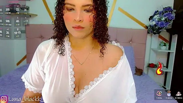 Luna blackk online show from November 30, 2025, 9:04 pm