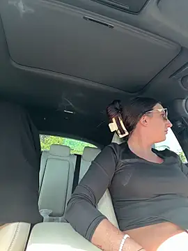 Snapshot of sweetsirenn chatting on October 1, 2025, 4:11 pm sweetsirenn online show from October 1, 2025, 4:11 pm