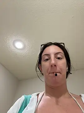 sweetsirenn online show from July 10, 2026, 11:43 am