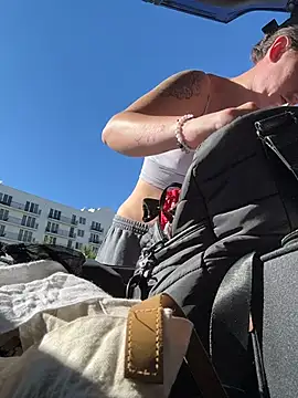 Snapshot of sweetsirenn chatting on November 17, 2025, 2:54 pm sweetsirenn online show from November 17, 2025, 2:54 pm