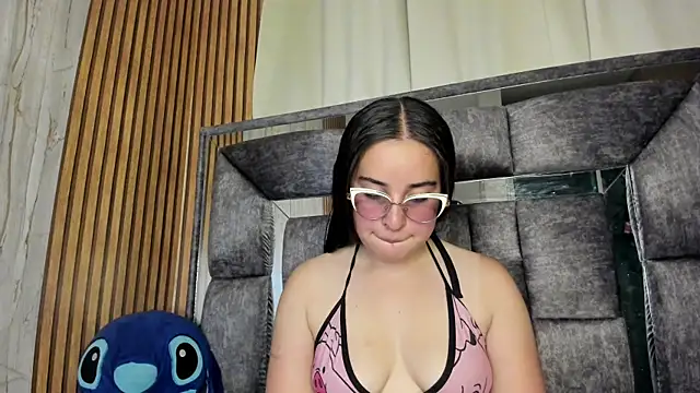 Cherry  Hot online show from November 7, 2025, 10:13 pm