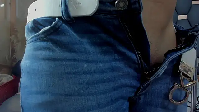 juliette pretty  online show from October 15, 2025, 7:11 pm