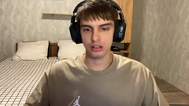 Snapshot of elliot_scott chatting on September 14, 2025, 5:57 pm elliot scott online show from September 14, 2025, 5:57 pm