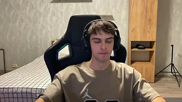 Snapshot of elliot_scott chatting on September 20, 2025, 1:27 pm elliot scott online show from September 20, 2025, 1:27 pm