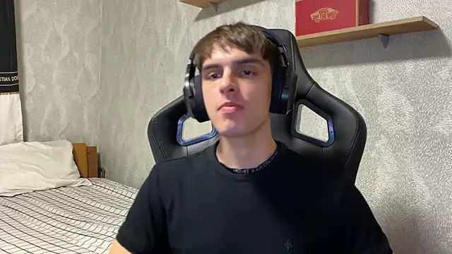 Snapshot of elliot_scott chatting on September 26, 2025, 10:27 pm elliot scott online show from September 26, 2025, 10:27 pm