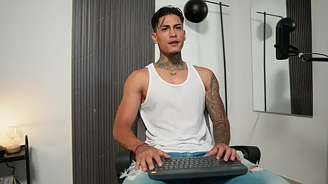Snapshot of AxelVilla_ chatting on October 3, 2025, 8:21 pm AxelVilla online show from October 3, 2025, 8:21 pm