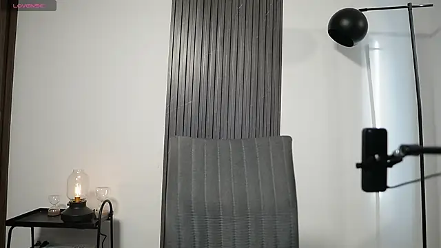 AxelVilla  online show from November 5, 2025, 8:45 pm