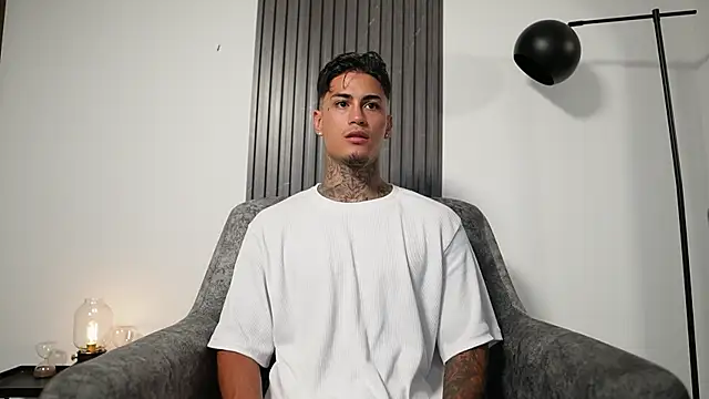 AxelVilla  online show from October 17, 2025, 9:05 pm