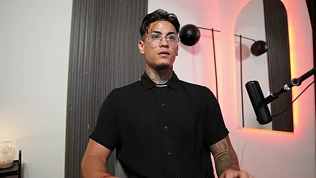Snapshot of AxelVilla_ chatting on September 23, 2025, 8:38 pm AxelVilla online show from September 23, 2025, 8:38 pm