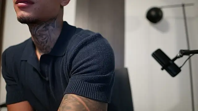 AxelVilla  online show from October 22, 2025, 9:35 pm