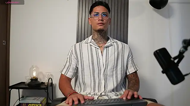 AxelVilla  online show from October 24, 2025, 8:08 pm