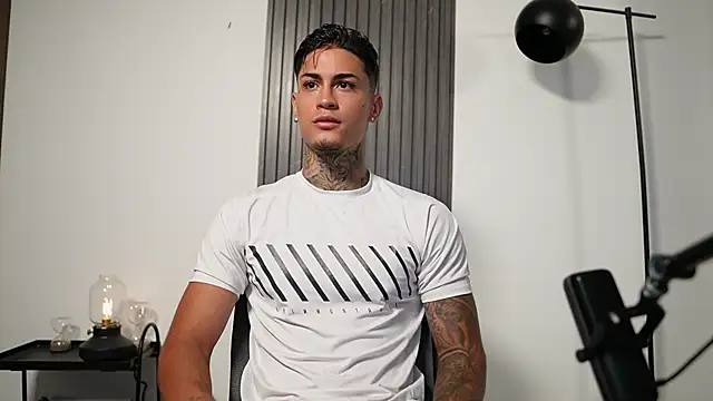 AxelVilla  online show from October 15, 2025, 8:06 pm